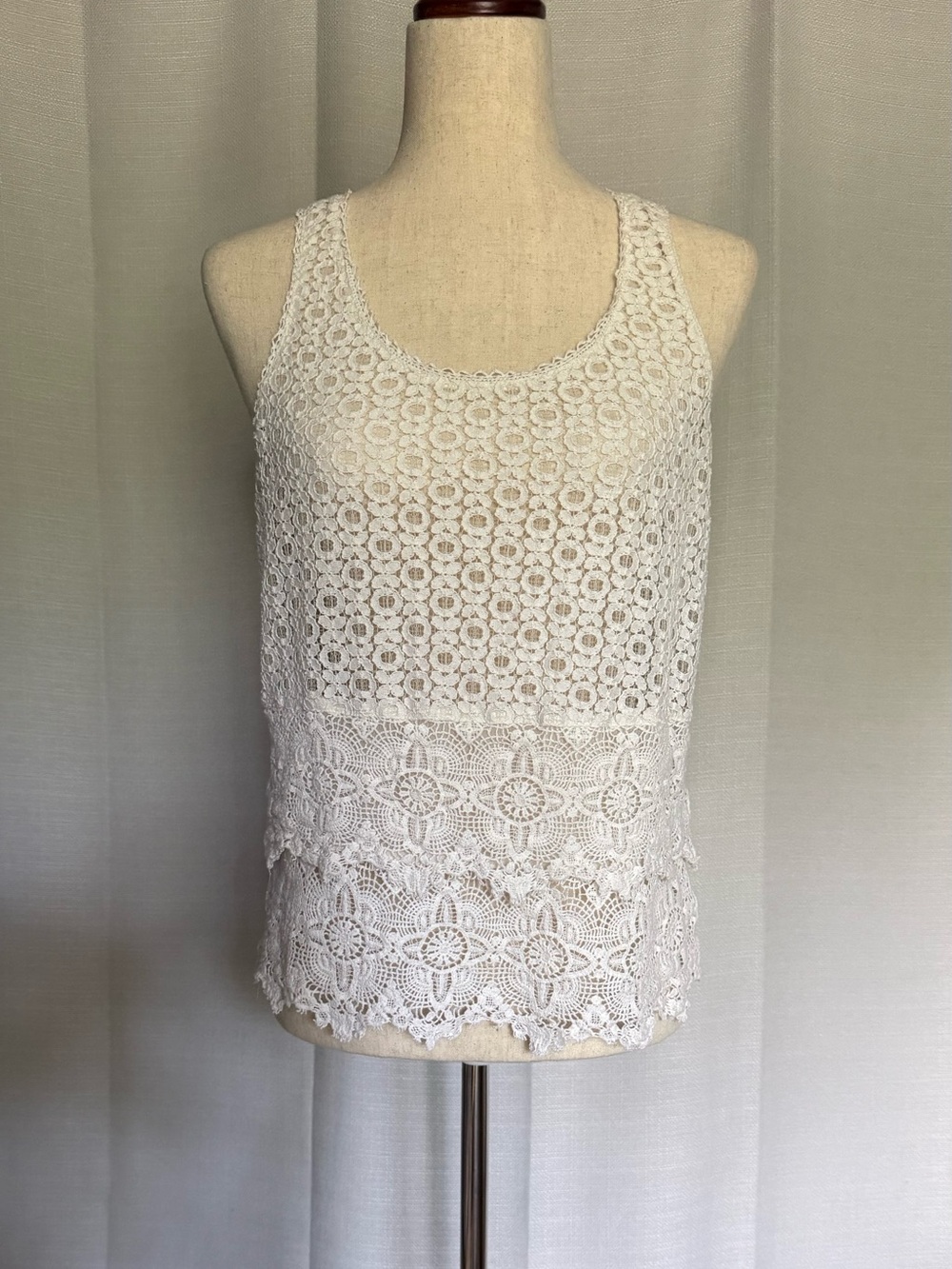 Willow & Clay Cream Lace Embroidery Tank with Tiered Ruffles sz M